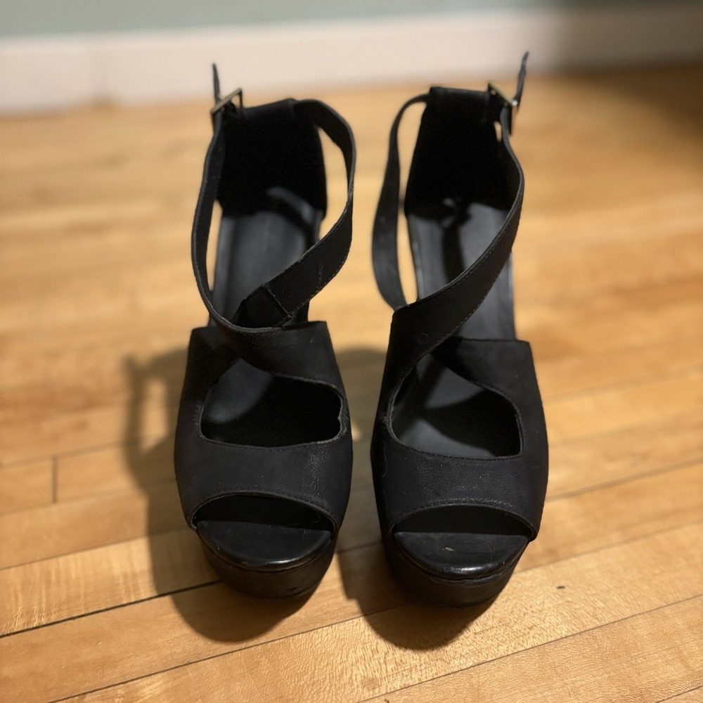 Xhilaration Black Faux Velvet Wedge Platform Buckle Sandals Women's 8 1/2